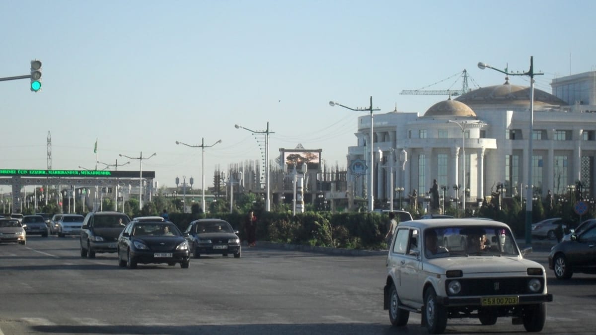 تشدید مقابله با کاربران استارلینک در ترکمنستان از طریق بازرسی پشت‌بام‌ها