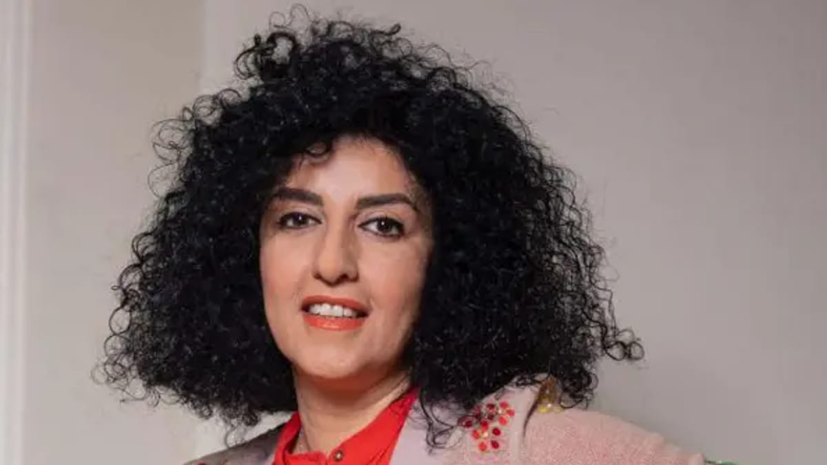 انتقال نرگس محمدی به بیمارستان پارس تهران در پی توقف موقت اجرای حکم