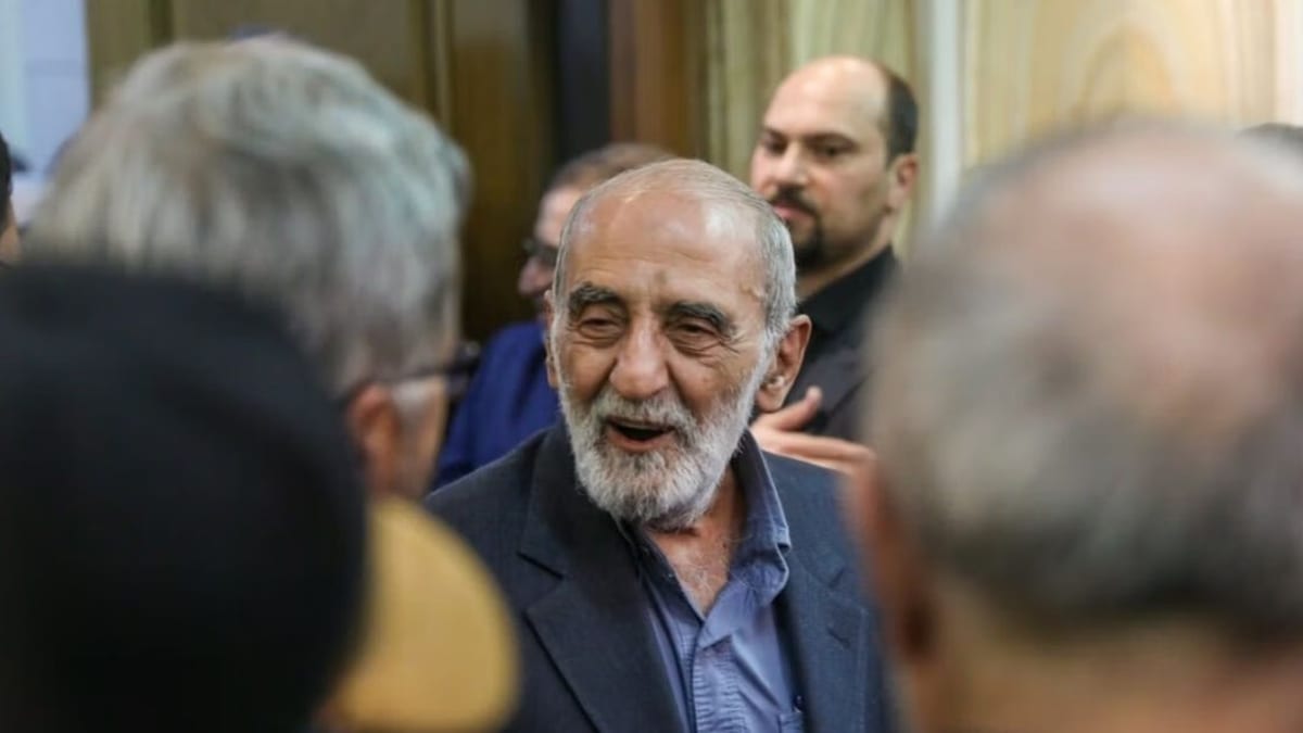 شریعتمداری: مقابله با ناوهای بریتانیا و فرانسه در تنگه هرمز حق قانونی ایران است